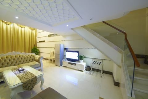 Deluxe Suite(Three bed room for 5 person) | In-room safe, soundproofing, iron/ironing board, free WiFi