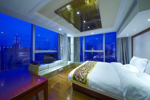 Luxury Suite, 3 Bedrooms | View from room