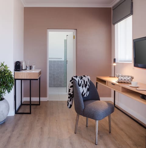 12 Apostles Deluxe Room | Egyptian cotton sheets, premium bedding, minibar, in-room safe