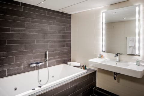 Suite, 1 King Bed, City View | Bathroom | Free toiletries, hair dryer, towels