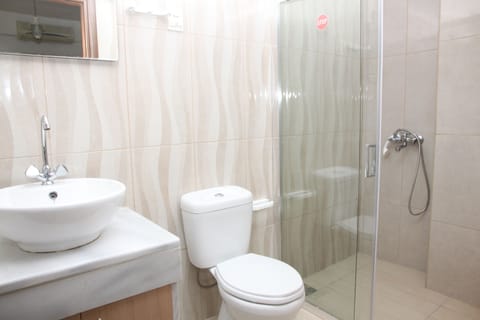 Family Apartment, 2 Bedrooms | Bathroom | Combined shower/tub, towels, toilet paper