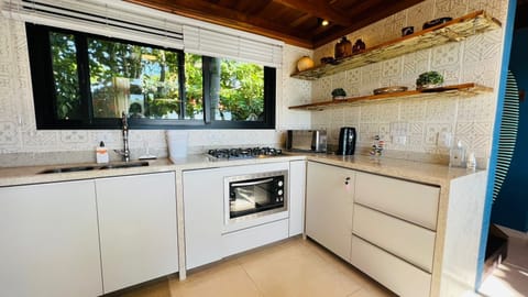 Lodge Master | Private kitchen | Microwave, espresso maker, dining tables