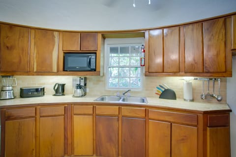 Suite, 3 Bedrooms, Garden View | Private kitchen | Full-size fridge, microwave, stovetop, coffee/tea maker