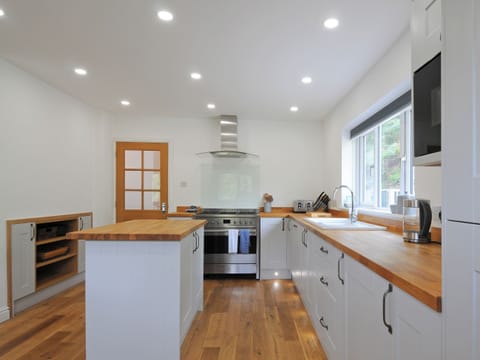 Kitchen | Bryn Derw, Barmouth