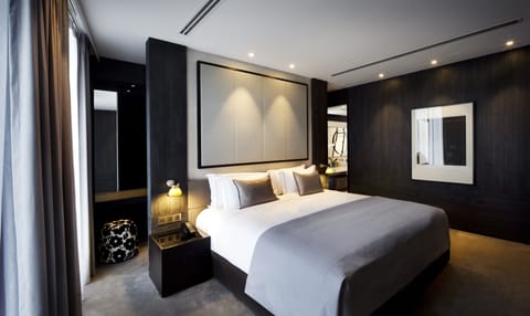 Premier Suite | Free minibar, in-room safe, desk, laptop workspace