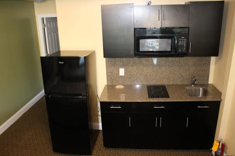 3 Bed Suite Non-Smoking - 3 Full Size Beds | Private kitchen | Fridge, microwave