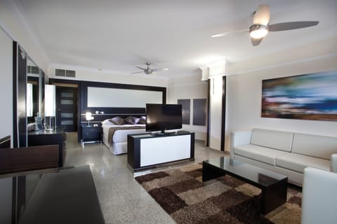 Junior Suite, Balcony, Sea View | Minibar, free WiFi, bed sheets