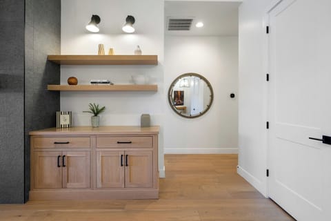 Hallway - Right side hallway in living room leading you to bedrooms 3, 4, and 5.