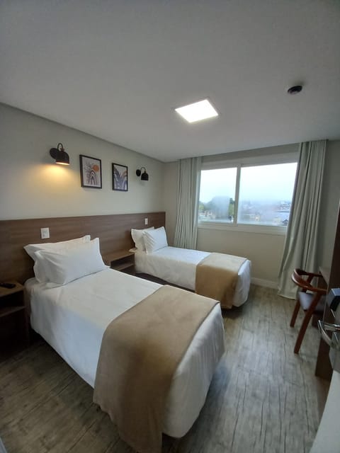 Economy Double or Twin Room | Hypo-allergenic bedding, minibar, in-room safe, laptop workspace