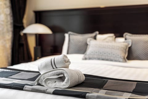 Executive King | Premium bedding, pillowtop beds, minibar, desk