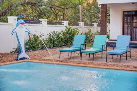 Outdoor pool, open 8:00 AM to 8:00 PM, sun loungers