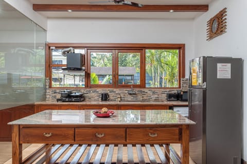 Grand Villa, City View | Private kitchen