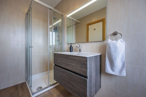 Classic Double or Twin Room | Bathroom | Shower, hair dryer, towels, soap