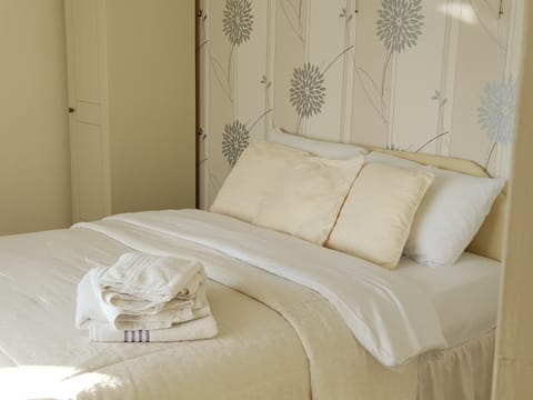 Standard Double Room, Ensuite | WiFi, bed sheets