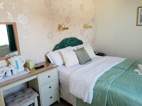 Standard Double Room, Ensuite | WiFi, bed sheets