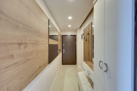 Deluxe Suite | 1 bedroom, minibar, in-room safe, desk