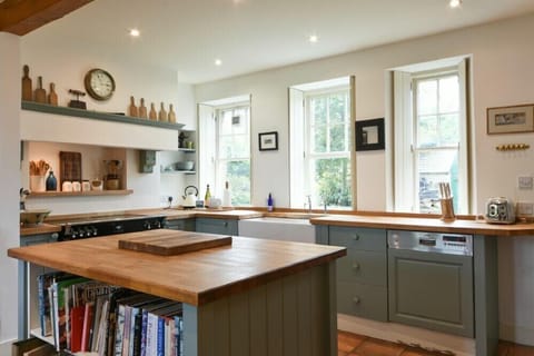 Fridge, dishwasher, cookware/dishes/utensils