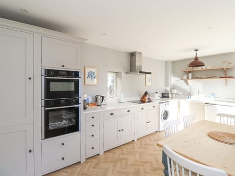 Fridge, dishwasher, cookware/dishes/utensils