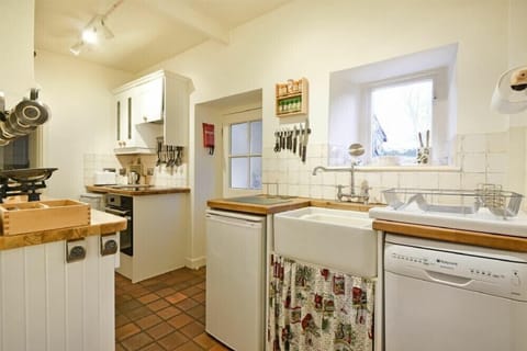 Fridge, dishwasher, cookware/dishes/utensils