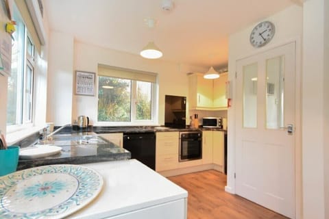 Fridge, dishwasher, cookware/dishes/utensils