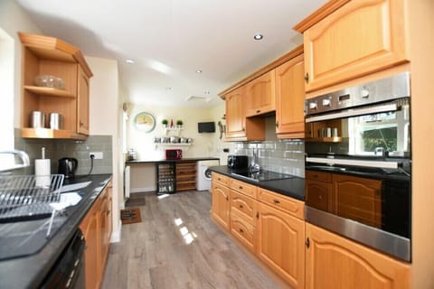 Fridge, dishwasher, cookware/dishes/utensils