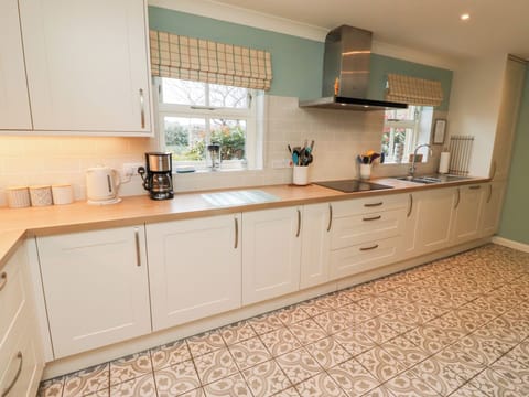 Fridge, dishwasher, cookware/dishes/utensils