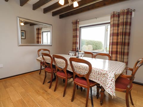 Cottage | Dining