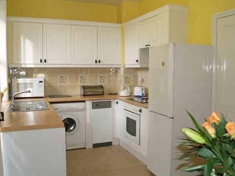 Fridge, cookware/dishes/utensils