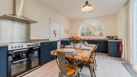 Kitchen/Dining Room, The Old Pump House, Bolthole Retreats