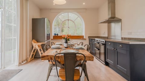 Kitchen/Dining Room, The Old Pump House, Bolthole Retreats