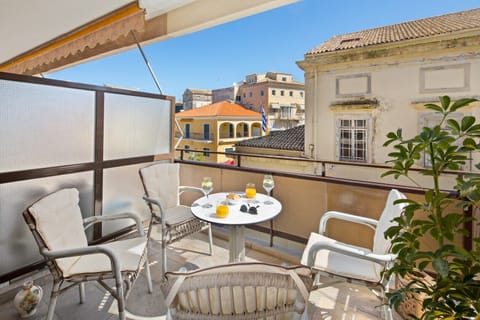 Luxury Apartment | Terrace/patio