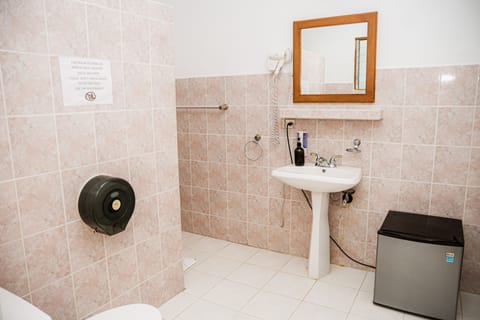 Standard Double Room | Bathroom