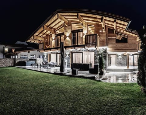 Chalet Amadeus is perfectly oriented south towards the "High Tauern" alpine range with its 3000+ meter peaks. The private lawn and terraces are fully fenced and gated around the chalet. 