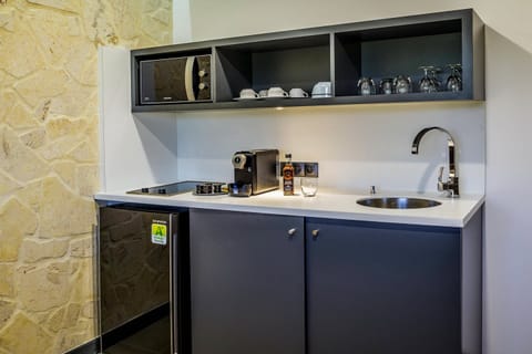 Studio | Private kitchenette | Fridge, espresso maker, coffee/tea maker, electric kettle