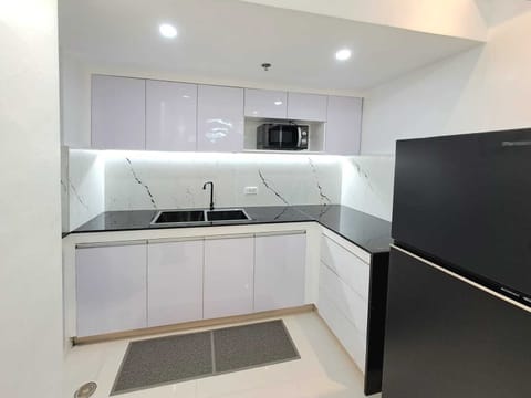 Luxury Apartment, 2 Bedrooms | Private kitchen | Fridge, microwave, stovetop, toaster