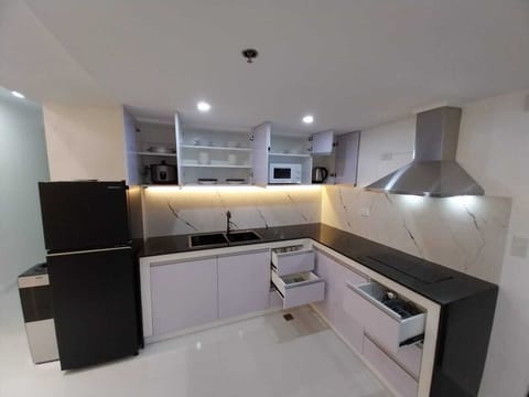 Luxury Apartment, 3 Bedrooms | Private kitchen | Fridge, microwave, stovetop, toaster