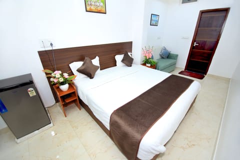 Standard Double Room | Premium bedding, pillowtop beds, individually furnished