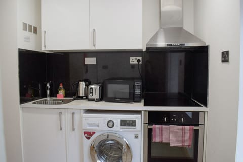 Superior Apartment | Private kitchen | Mini-fridge, microwave, oven, toaster