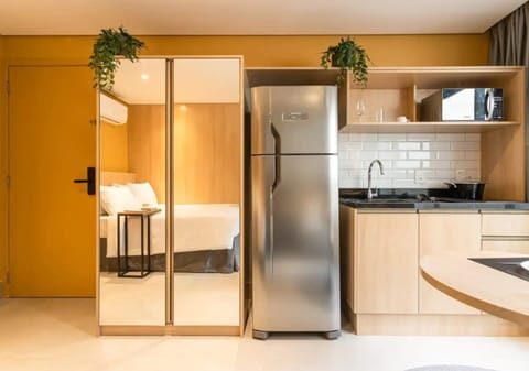 Grand Studio Suite | Private kitchen | Full-size fridge, microwave, stovetop, espresso maker