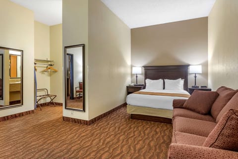 Suite, Multiple Beds, Non Smoking | Blackout drapes, soundproofing, iron/ironing board