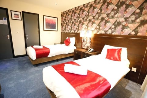 Deluxe Triple Room | Soundproofing, iron/ironing board, free WiFi