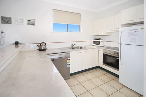 Apartment, 2 Bedrooms, Ocean View | Private kitchen | Full-size fridge, microwave, oven, stovetop