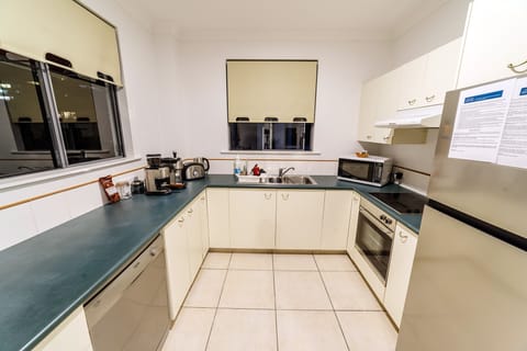 Standard Apartment, 1 Bedroom | Private kitchen | Full-size fridge, microwave, oven, stovetop