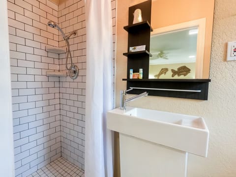 Room, 1 King Bed (King Island Room) | Bathroom | Shower, free toiletries, hair dryer, towels