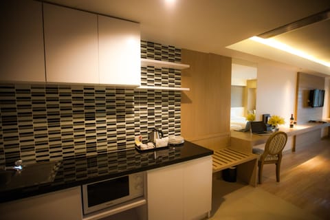 Premium Room | Private kitchenette | Fridge, microwave, coffee/tea maker, cookware/dishes/utensils