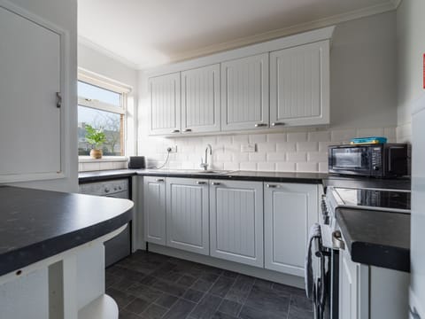 House | Private kitchen | Microwave, oven, electric kettle