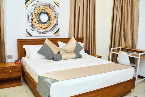 Exclusive Double Room | Premium bedding, desk, laptop workspace, free WiFi