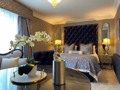 In-room safe, desk, laptop workspace, free WiFi