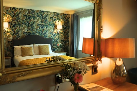 In-room safe, desk, laptop workspace, free WiFi