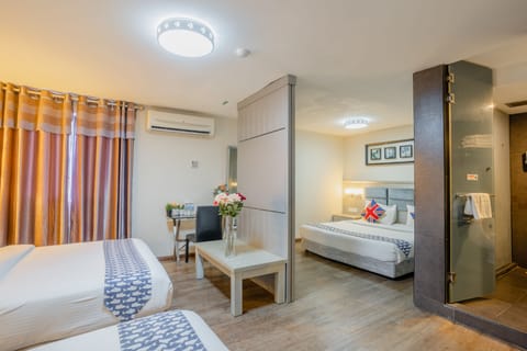 Deluxe Family Premier Extra | Desk, iron/ironing board, free WiFi, bed sheets